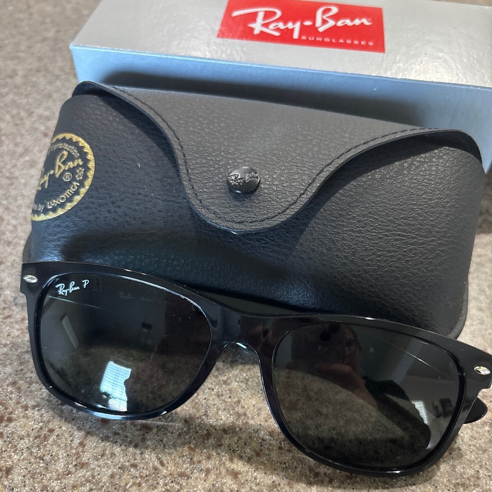 Brand New RayBan Wayfarer ORB2132
